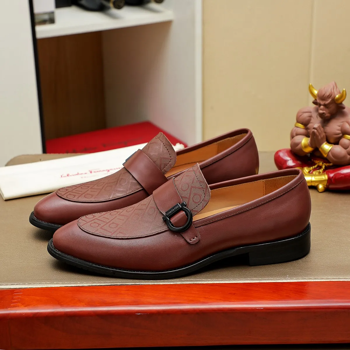 Men's shoes 💰460 Ferragamo [Ferragamo] top imported suit men's shoes 💯Original copy of the official website, product materials: selected imported embossed calfskin + luxury hardware buckle accessories ~ imported water-dyed cow 🐂 leather lining. Strong three-dimensional visual effect, original combination outsole, multiple colors available😘 Size: 39-44 (38.45.46. Customized)